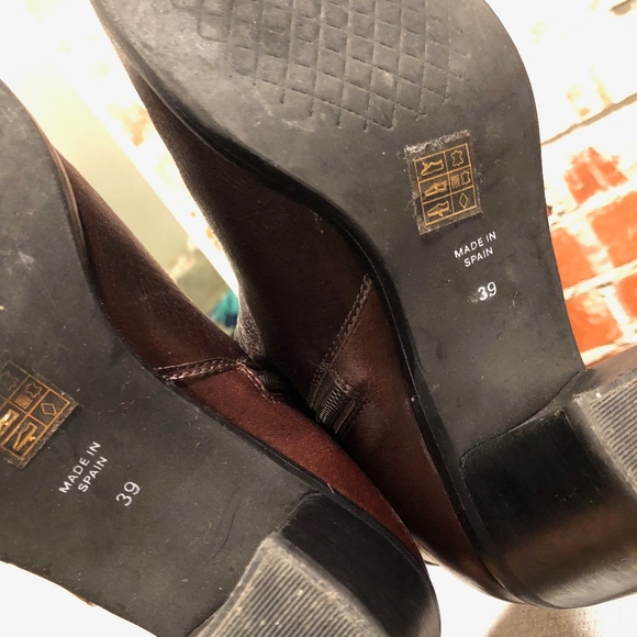 MADE IN SPAIN. SIZE 9 BROWN LEATHER BOOTIES* - Picture 2 of 3